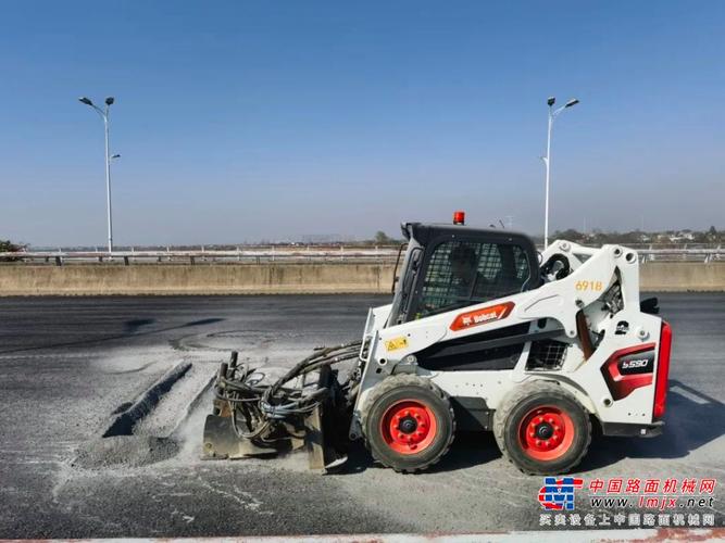 高强度沥青铣刨丨山猫s590施工表现亮眼-山猫-工程机械动态-中国路面